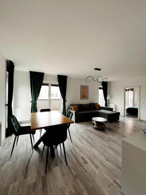 Skylark - Singapore Penthouse With Jacuzzi & Panoramic View Brasov Exterior photo